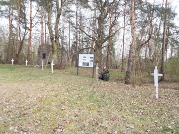 Wiosenne porządki na cmentarzach wojennych z czasów I wojny światowej w Kamionie nad Rawką, 